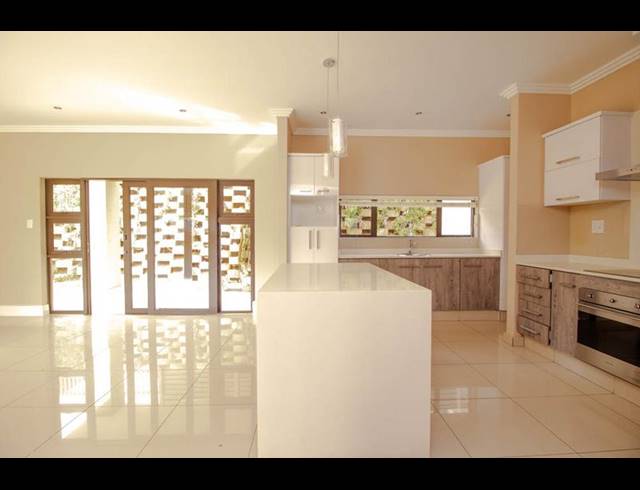 3 BEDROOM TOWNHOUSE FOR SALE IN IZINGA ESTATE